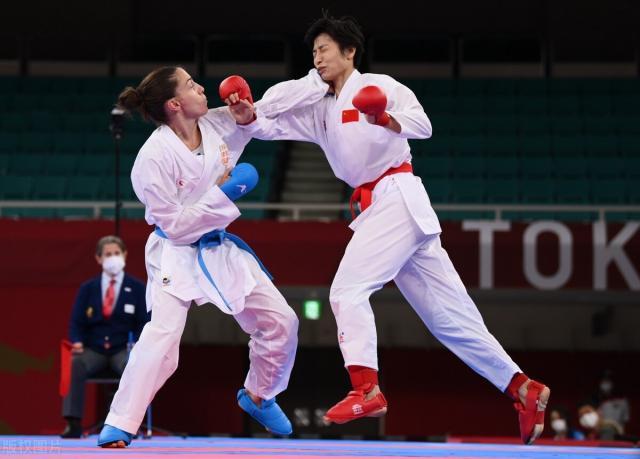 欧冠比赛视频-尹笑言遗憾摘银：爱打女孩从排球赛场到空手道擂台